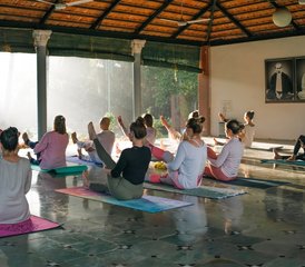 821 jours-200h en formation de professeur de yoga hatha et ashtanga à Mandrem, Goa, Inde - Photo 1