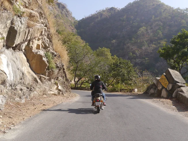 14 Day Rajasthan on a Shoestring Guided Motorcycle Tour in India photo 2