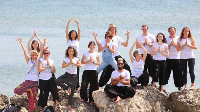 15 Tage 100-Stunden Yogalehrer Ausbildung am Strand in Misano Adriatico, Provinz Rimini