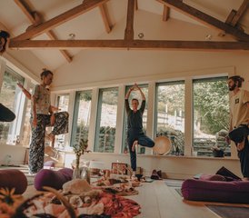 105 Tage Detox und Entspannung: Vollverpflegtes Gruppen Yoga, Massage und Relaxation Retreat in England, UK - Photo 1