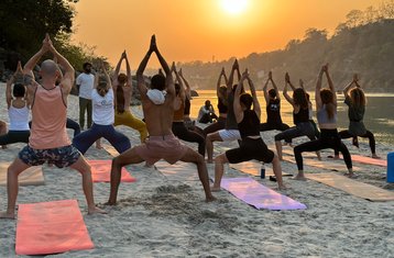 32 Tage 300-Stunden Multi-Stil Yogalehrer Ausbildung in Rishikesh, Indien