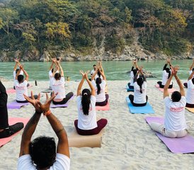 1028 jours-300h en formation de professeur de yoga multi-style intensive à Rishikesh, Inde - Photo 1