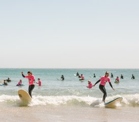5 días de retiro boutique de surf y yoga solo para mujeres en el Algarve, Portugal - Photo 4