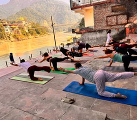 325 días de profesorado de kundalini yoga de 200 horas en Rishikesh, India - Photo 1