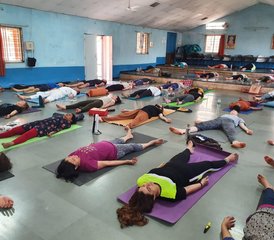27 jours-200h en formation de professeur de yoga corps-esprit-énergie à Nashik, Inde avec guérison Reiki - Photo 2
