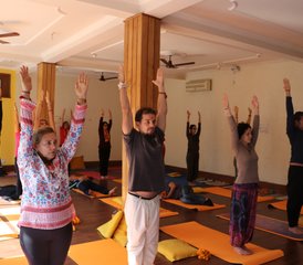 10 Tage 100-Stunden Yoga Kurs in Rishikesh, Indien - Photo 3