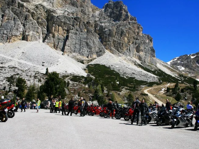 8 Day Self-Guided Motorcycle Tour around the Dolomites and Veneto, Italy