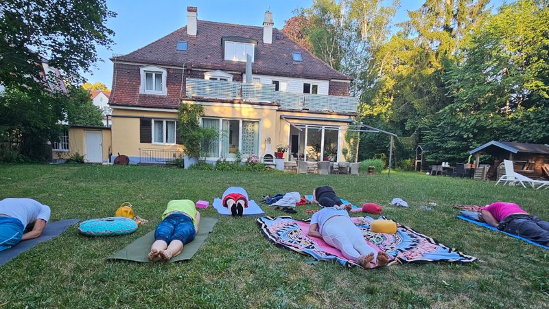 27 Tage 200-Stunden Hatha und Vinyasa Yogalehrer Ausbildung in München, Deutschland