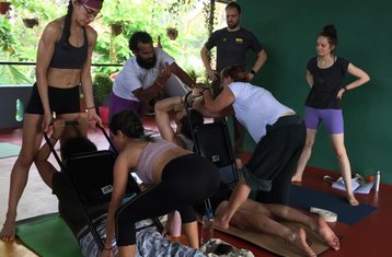 10 jours de bien-être ayurvédique en stage de méditation et yoga holistique sur la plage de Varkala, Inde