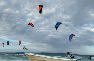 7 días de campamento de kitesurf para kitesurfistas experimentados en Playa Buen Hombre, Montecristi, República Dominicana