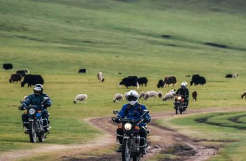 10-Daagse Begeleide Enduro Motortrip op de Eindeloze Mongoolse Steppe