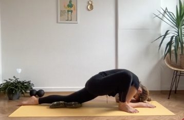 Online 50-Stunden Yin Yogalehrer Ausbildung: Selbstgesteuert oder Kombiniert mit 32 Stunden Live-Sessions Option
