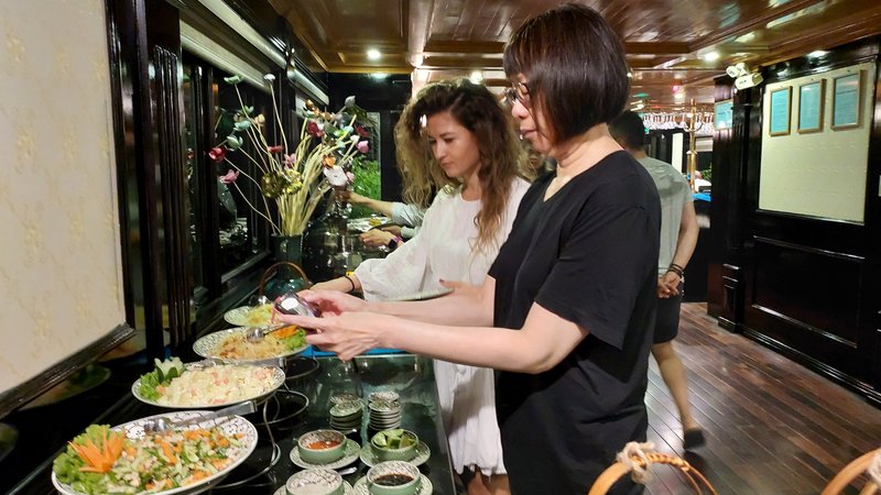 6 Day Exploring Heritage Line Culinary Tour in Hanoi, Halong, and Ninh Binh