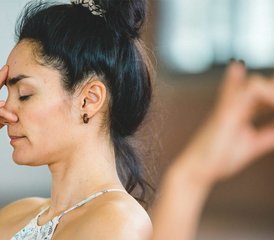 3 mois en stage en ligne de 30 heures de yoga nidra avec Simone MacKay sur 12 séances hebdomadaires d’une heure - Photo 2