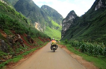 5 días y 4 noches de tour en moto por Vietnam fuera de los circuitos habituales