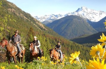 7 días de ruta a caballo basada en un rancho para rastreo de fauna y conservación en Columbia Británica, Canadá