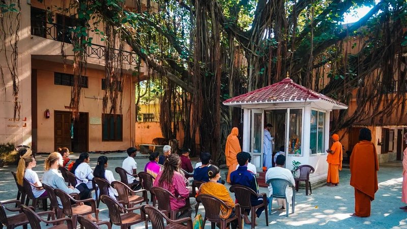 10 jours-100h en formation de professeur de yoga hatha et ashtanga traditionnel à Rishikesh, Inde