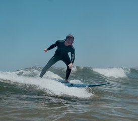 98 jours de cours de surf pour ceux qui souhaitent s'améliorer à Taghazout-Bay, au Maroc - Photo 1