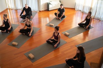 28 Tage 200-Stunden Hatha Yogalehrer Ausbildung in Süd-Athen, Griechenland