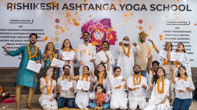 Authentieke 24-Daagse 200-urige Ashtanga Vinyasa Yoga Docentenopleiding in Rishikesh, India