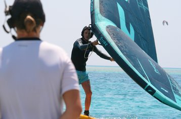 8 días de curso de wingfoil para principiantes e intermedios en el M/V Kite Adventure en Safaga, Egipto