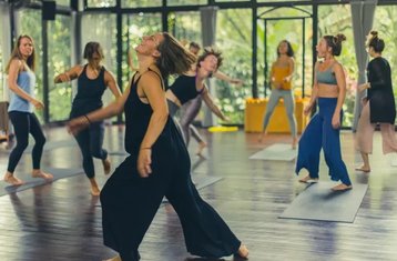 7-Daagse 85-Uur Trauma-Informed Somatische Yin Yoga Docentenopleiding in Toscane Italië