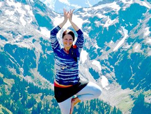 4 Day Wilderness Goddess: Women's Yoga Backpacking Retreat in North Cascades Mountains, USA