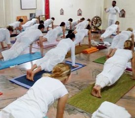 23 Tage 200-Stunden Hatha Yogalehrer Ausbildung im alten Stil in Rishikesh, Indien - Photo 4