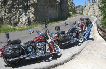 13 Day Fully-Guided Lynette's Wild Frontier Motorcycle Tour in USA via Yellowstone National Park