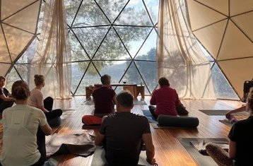7 Tage Yoga & Wellness Luxury Reset Retreat – Meerblick, Stand-Up-Paddling, Meditation auf Ibiza, Spanien