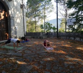 100h Hybride: Formation De Professeur De Yoga À Votre Rythme en Ligne Et 8 Jours en Présentiel À Forino, Italie - Photo 4