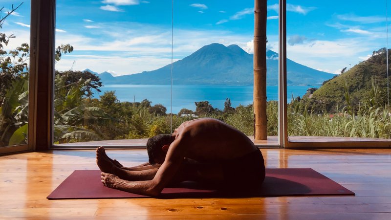 21 días de profesorado de yoga Ashtanga Vinyasa transformador de 200 horas en Lago Atitlán, Guatemala