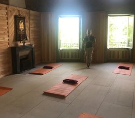4 Tage Yogastage, Spaziergänge auf den Wanderwegen und veganes Essen in Auvergne, Frankreich - Photo 4
