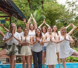 1018 Tage 200-Stunden Traditionelle Hatha- und Vinyasa-Yogalehrerausbildung in Koh Phangan, Thailand - Photo 1