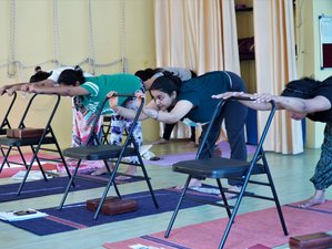 8 Tage 85-Stunden Pränatale Yogalehrer Ausbildung in Rishikesh