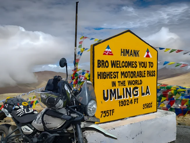8 Day Touch the Sky: A Guided Motorcycle Expedition Tour to Umling La, Land of High Passes in India photo 8