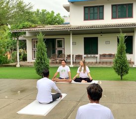 212 jours en stage de yoga 80 h de formation de professeur en Uttar Pradesh, Inde - Photo 1