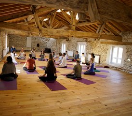22 días de retiro tradicional de hatha yoga en Saint-Just-d'Avray, Beaujolais, Francia - Photo 5