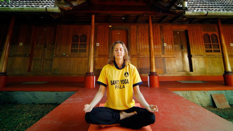 28 jours-200h de formation de professeur de yoga raja et hatha dans le Kerala