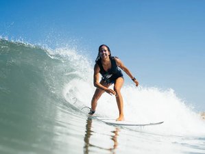6 días de campamento de surf para principiantes e intermedios en Loredo, España