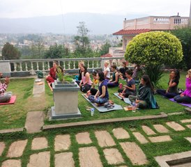 10 días de curso online de yoga de 10 horas para iniciar tu camino en el yoga, 1 hora diaria en directo - Photo 4