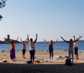 65 jours en stage de yoga et randonnées entre mer turquoise et roches rouges dans le Var en France - Photo 1
