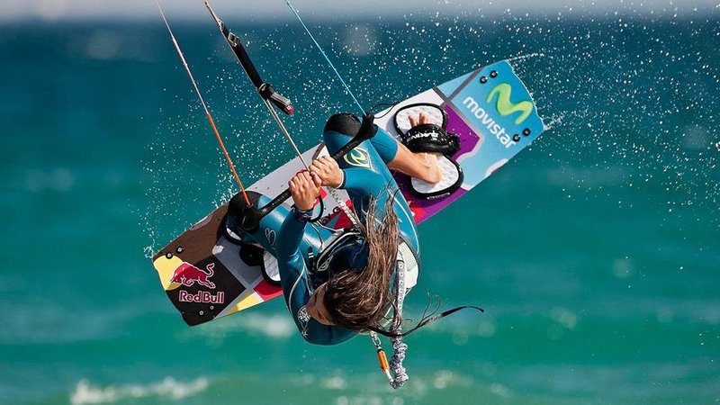 8 Days Basic Kitesurf Group Course with Yoga Camp in Sardinia, Italy
