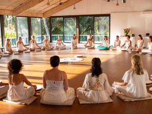 12 jours en formation de professeur de yoga hybride 200h à Goa, Inde