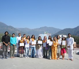 224 jours en formation de professeur de yoga multi-style, méditation et ayurveda 200h à Rishikesh, Inde - Photo 1
