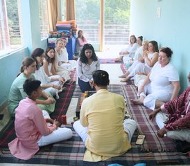 12 días de formación de Yin y Yoga Nidra de 100 horas en Rishikesh, India - Photo 2