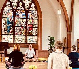 86 Tage: Kraft der Ruhe - Soul und Yin Yoga, Gedankenfasten, Wandern im Kloster (Eifel), Deutschland - Photo 1