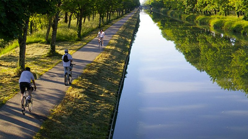 7 Day Self-Guided Bike Tour in the Dordogne and Lot-et-Garonne, from Agen to Sarlat in France
