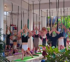 22 días de profesorado de yoga multiestilo de 200 horas con aeroyoga, acro y ayurveda en Bali, Indonesia - Photo 2
