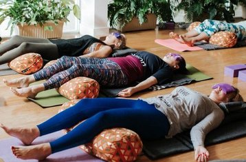 7 días de profesorado de Yin yoga de 30 horas en línea y a tu propio ritmo